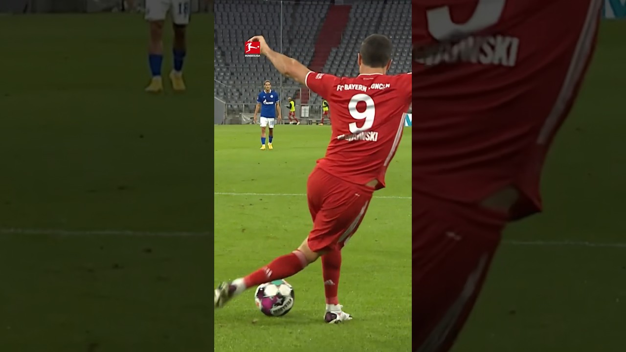 Lewandowski's Stunning Rabona Assist ⚽ | Must-See Moment from 2021/22 Season