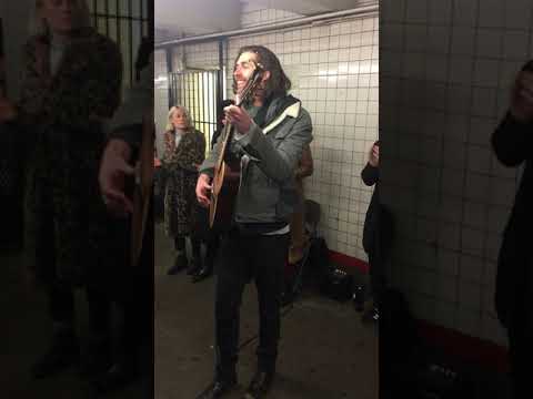 Hozier Performs in NYC Subway 🎶