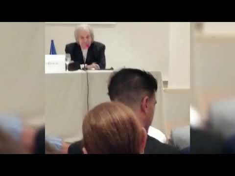 Un aficionado canta a Rafael de Paula