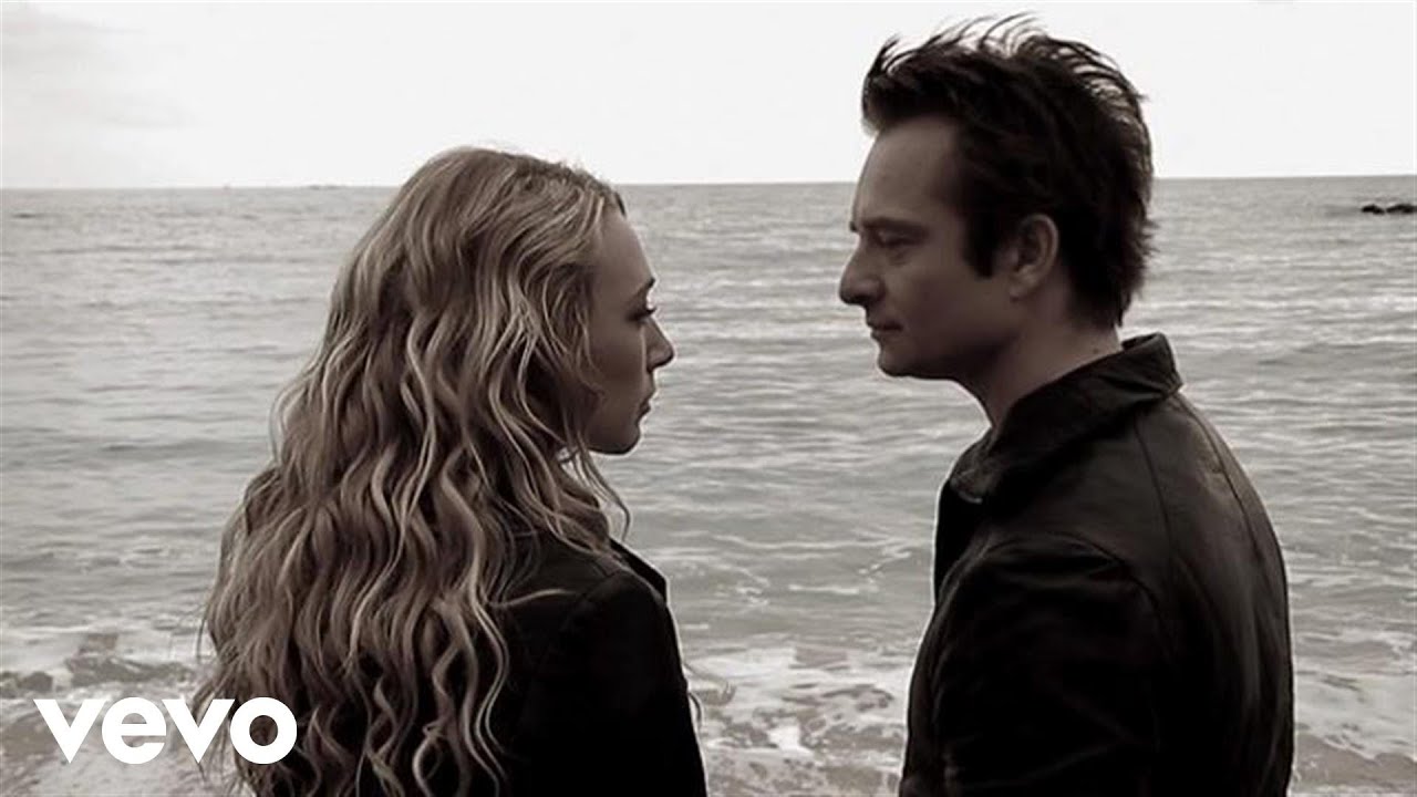 David Hallyday & Laura Smet Shine in 'On Se Fait Peur' Music Video 🎶
