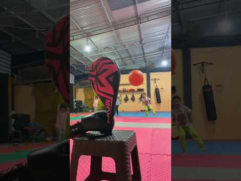 Part 2 tendangan tepat sasaran auto push up 100 kali😂 #challenge #shorts #ichaltkd