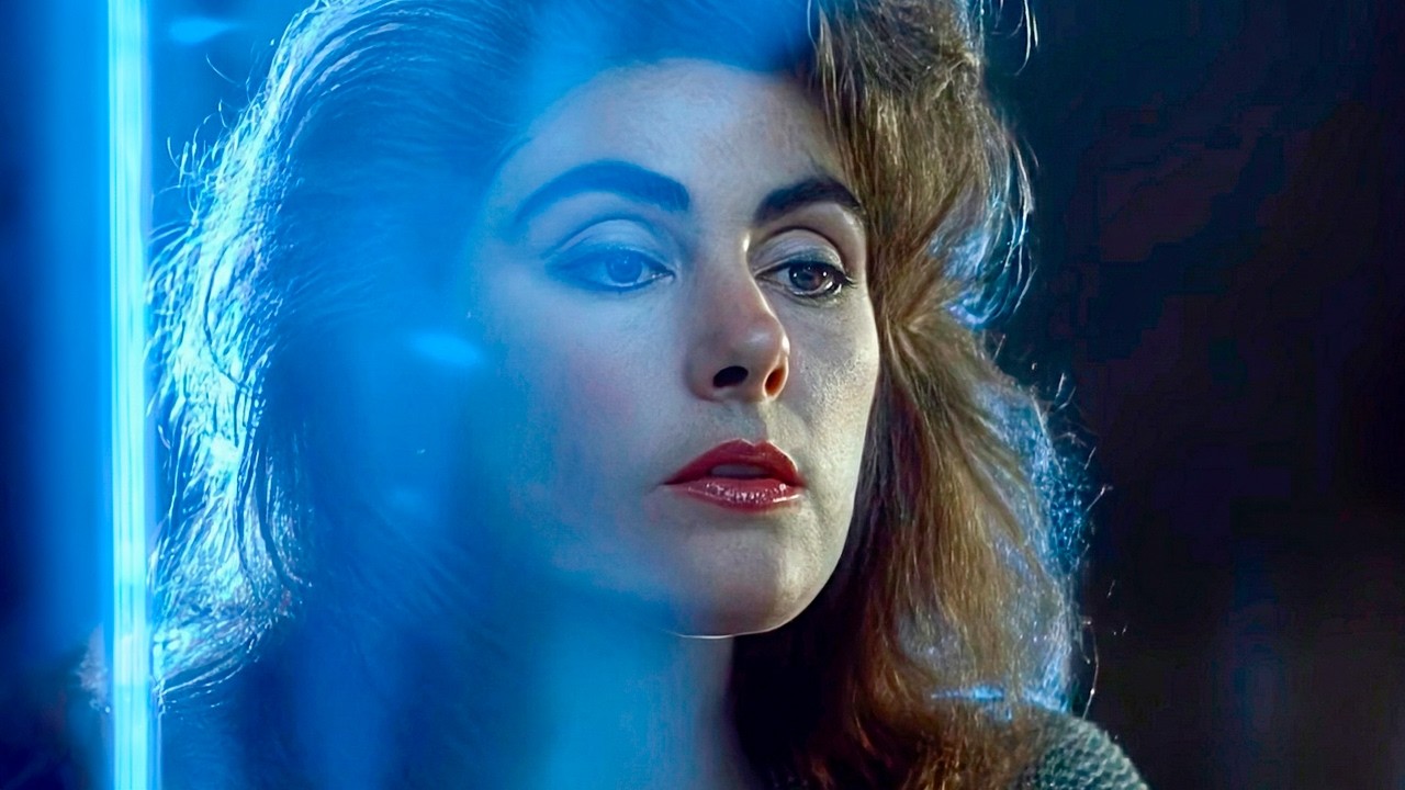 Laura Branigan - Self Control (Official Music Video) 🎶