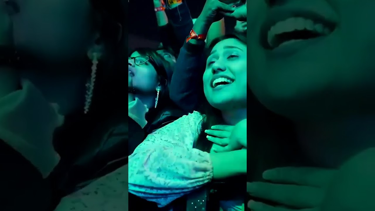 @King - Meri Jaan Tune Mujhko Pagal Hai Kiya || Live Stage Performance.