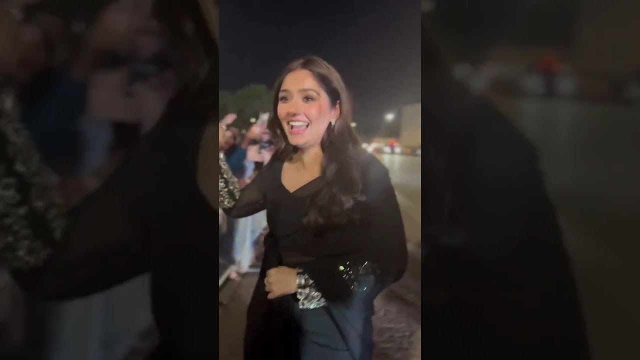 Durefishan Saleem Steals the Show at Kashmir 10th HUM Awards ✨