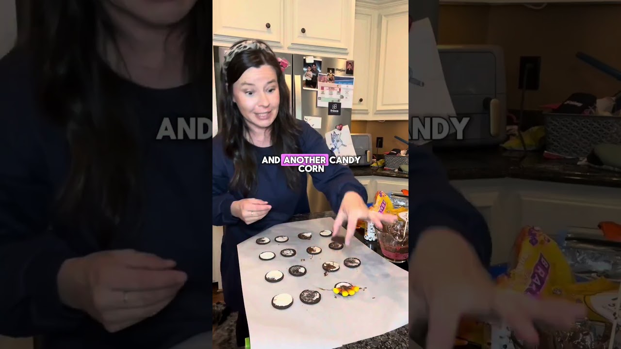 Cute & Easy Oreo Turkey Treats for Thanksgiving 🦃