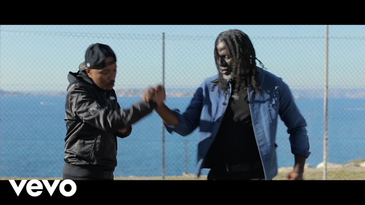 Tiken Jah Fakoly & Soprano - Le Monde est Chaud 🌍