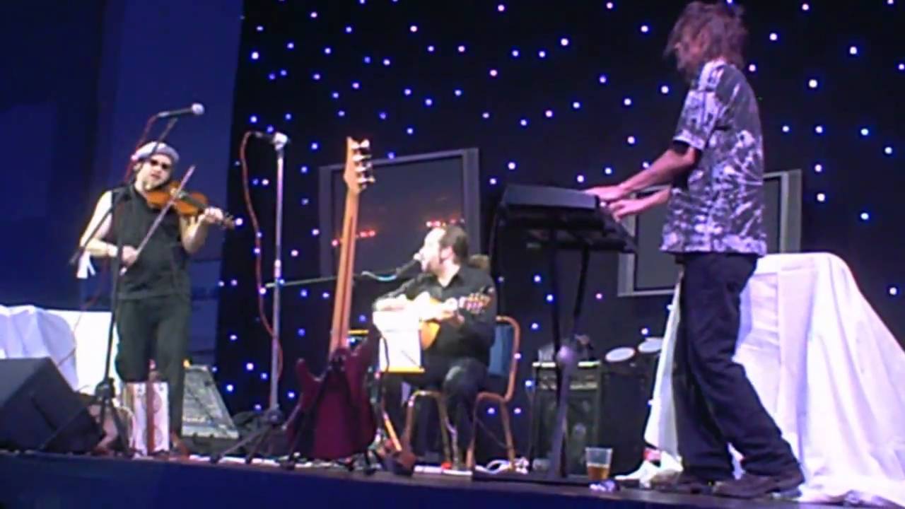 SID 80s Performs Cannon Fodder Hill Theme at R3play