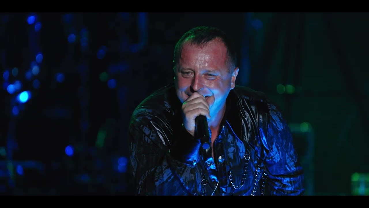 Komunál - Příběh šílenství (Official Video)