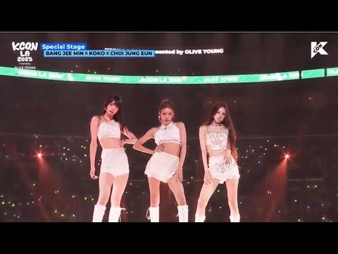 IZNA Performs 'Golden' by HUNTR/X at KCON LA 2025