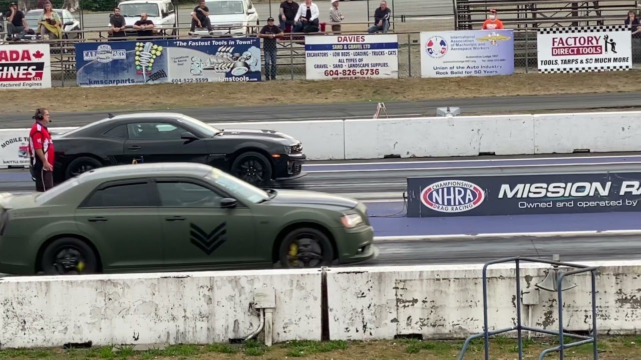 Chrysler 300 vs Chevrolet Camaro ZL1 🏁