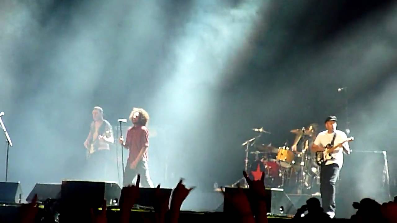 Rage Against The Machine - Testify & Bombtrack Live 2010 🎸