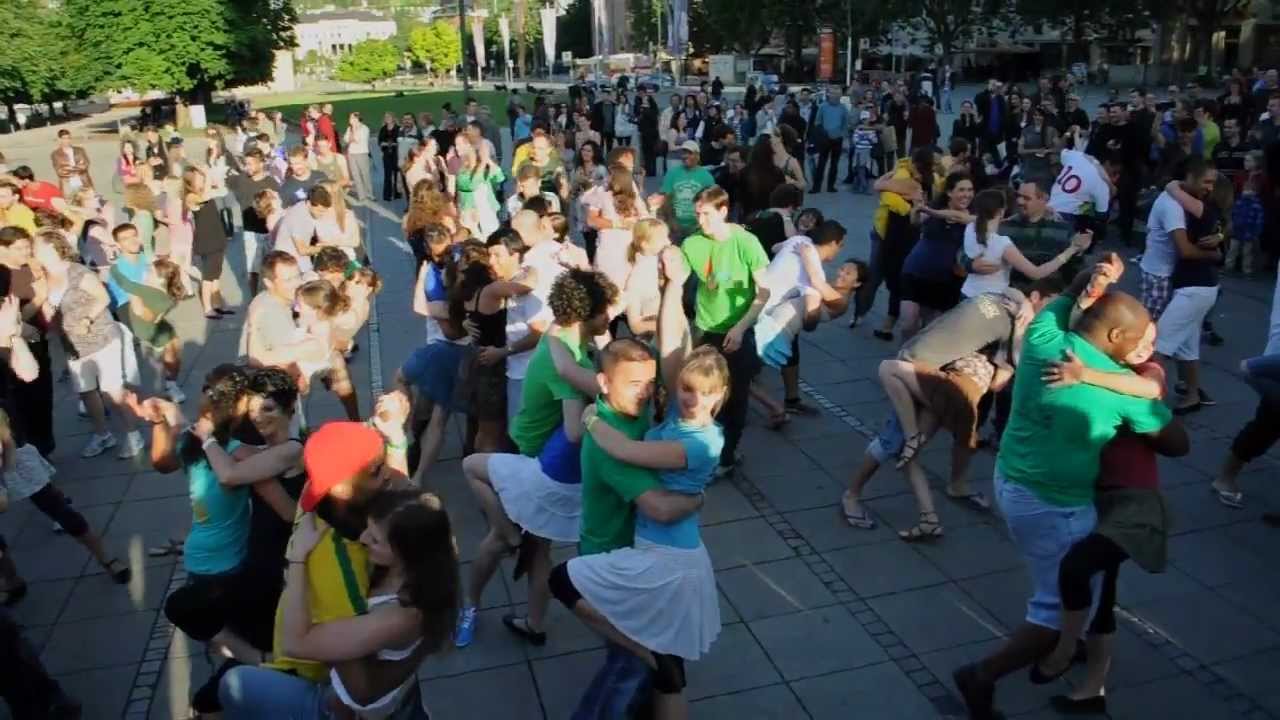 Experience the World's Greatest Forró Flashmob at Forró de Domingo Festival! 💃