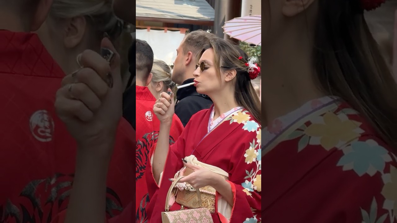 Kyoto's Over-Tourism: Locals' Frustration 😠