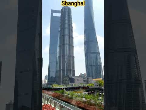 The domineering CEO and his female secretary were dating on the rooftop when he encountered his