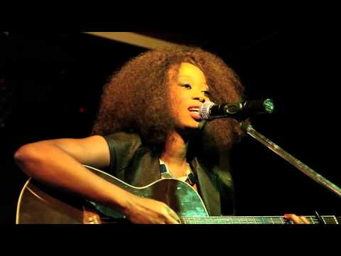 Adiouza Diallo- T'en va pas - Live - à la villa krystal
