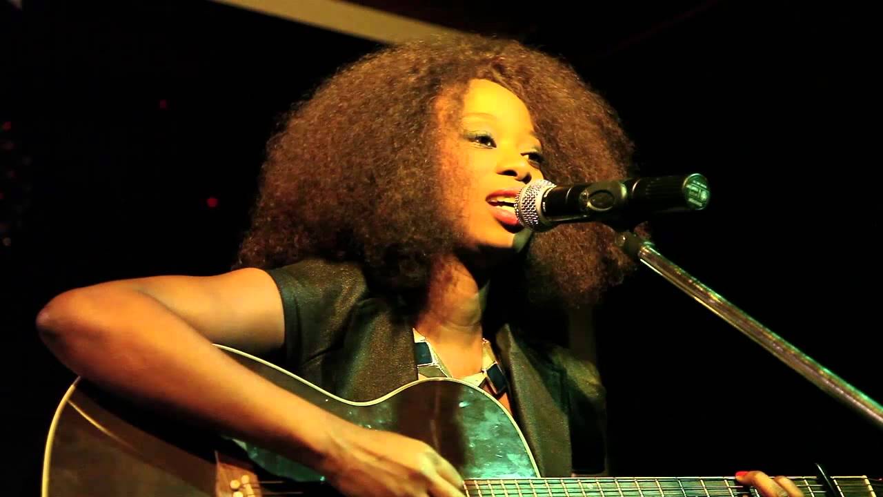 Adiouza Diallo en Live à la Villa Krystal 🎶