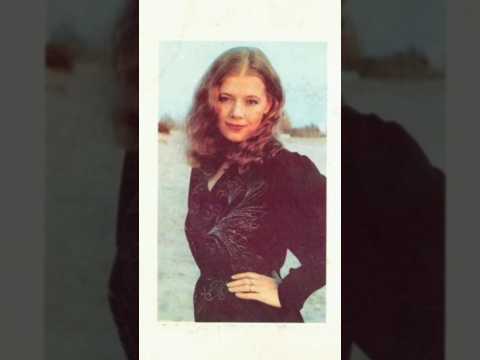 Каждый раз когда цветет акация вспоминается Людмила Сенчина