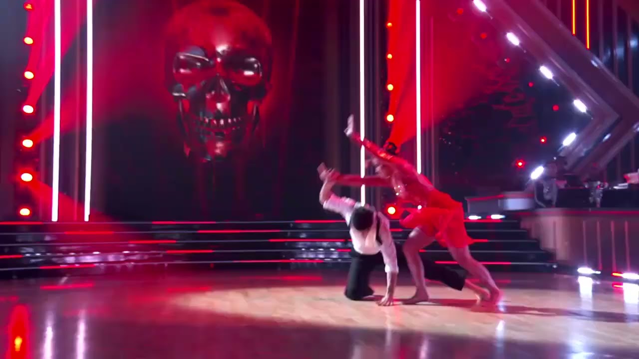 Jen Affleck Dazzles in Contemporary Dance on Dancing with the Stars 🎶