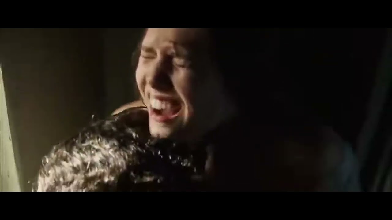 Elizabeth Olsen's Steamy Kissing Scene 🔥