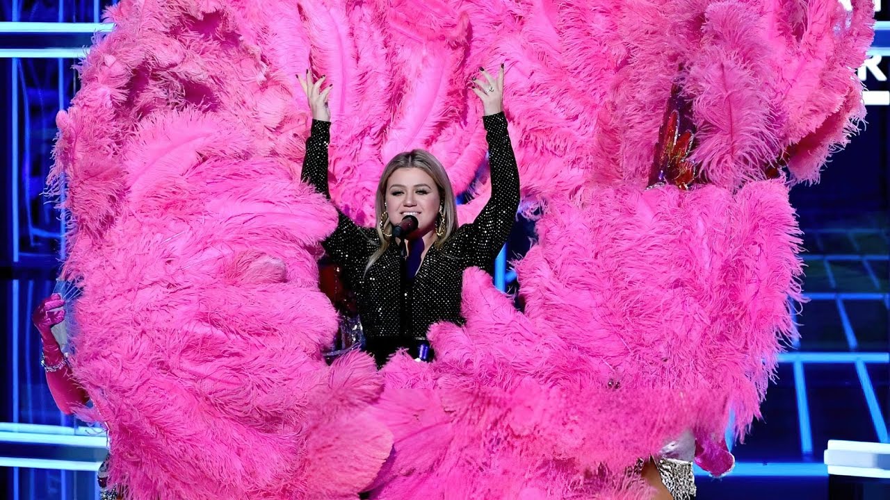 Kelly Clarkson Wows with Stunning 4K Medley at Billboard Music Awards 2018 🎤