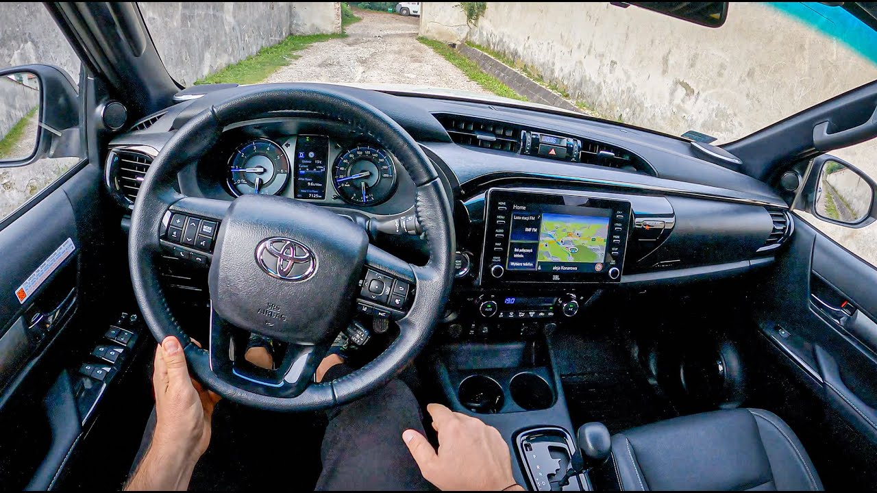 2021 Toyota Hilux Invincible 2.8 D-4D Test Drive 🚙
