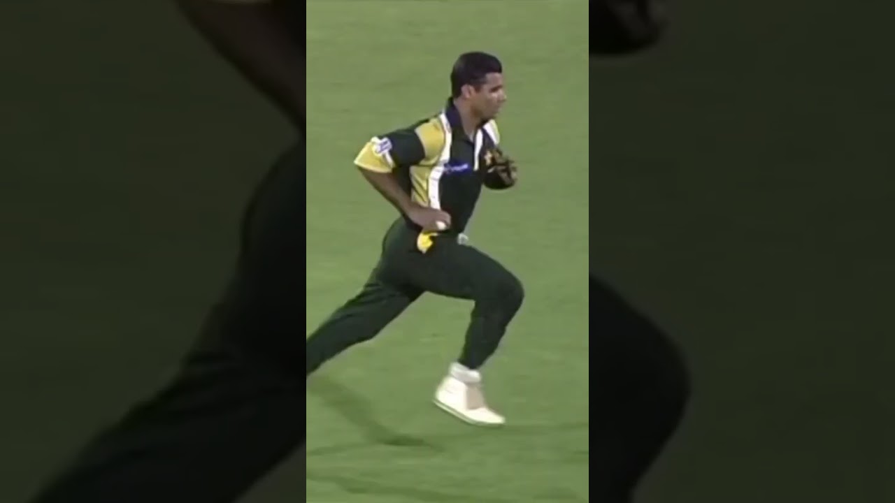 Waqar Younus' Iconic Bowling Action π³