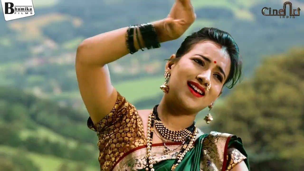 सरका सरका हो सारे जण आली माय गादीची मालकीन