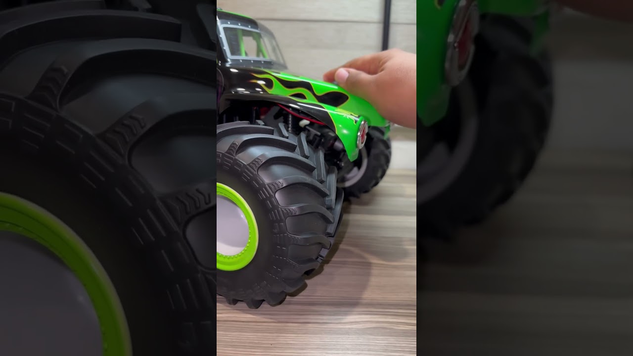 Losi LMT Grave Digger 1/8: Top RC Monster Truck