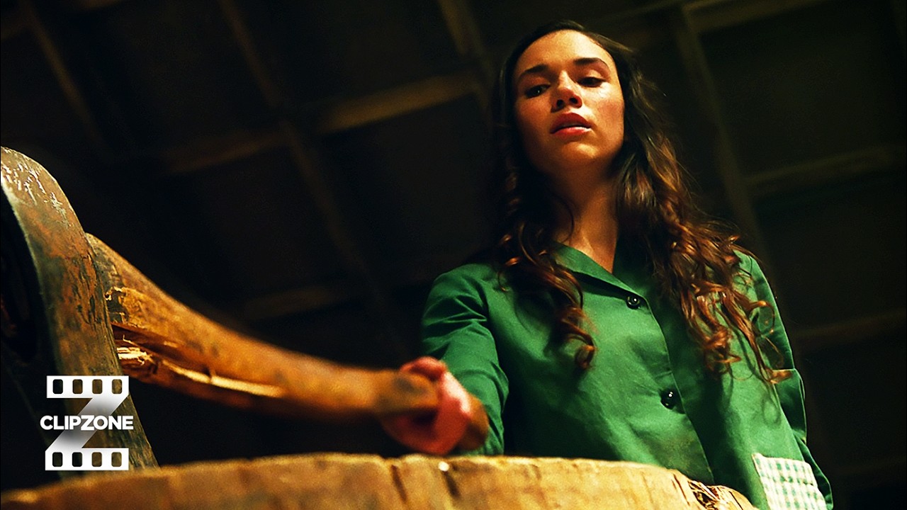 Annabelle: Creation | Trapped with the Scarecrow | ClipZone: Horrorscapes