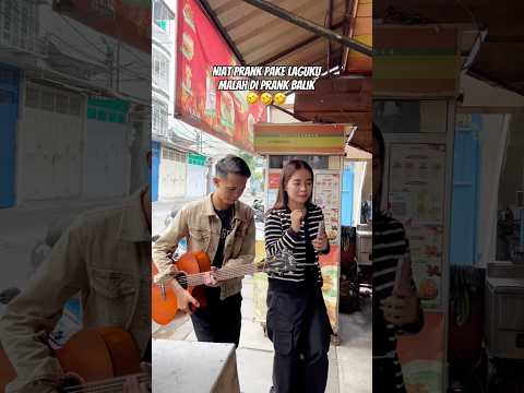 Ngeprank nyanyi malah disautin sama penyanyi aslinya juga🤣 #avoliaa #temanmakantemanavolia #prank