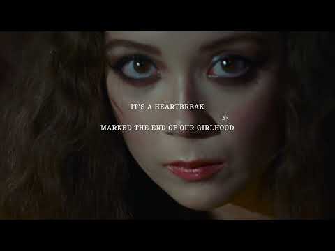 Laufey - Castle in Hollywood (Official Lyric Video with Chords)