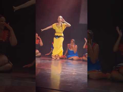 Une danse kabyle envoûtante qui fait vibrer la foule #danse #robekabyle #kabyle #kabylie #ambiance