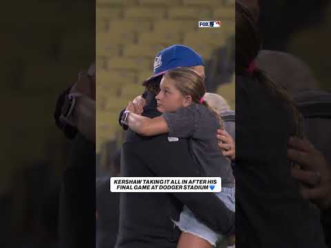Clayton Kershaw stands on the mound at Dodger Stadium for the final time as a player 🥺💙