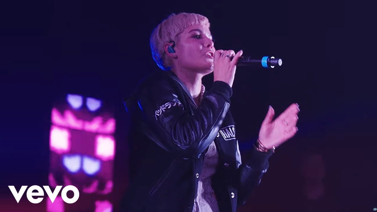 Halsey Performs 'Colors' Live at The Fonda 🎤