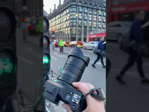 Street Photography in London with the Hasselblad X2D 100C — Stunning Detail & Low-Light Mastery