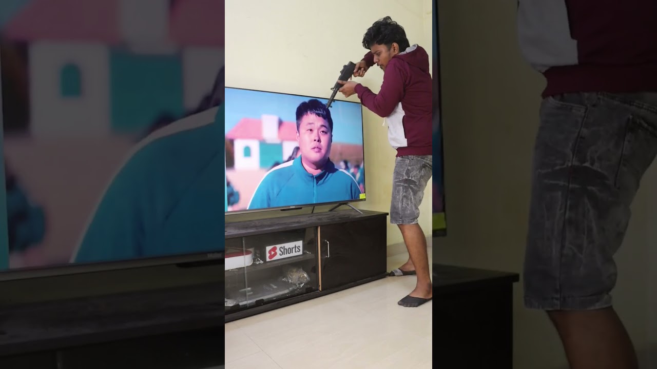 Squid Game Pink Soldiers Funny Moments | Hilarious Scenes from Squid Game 2