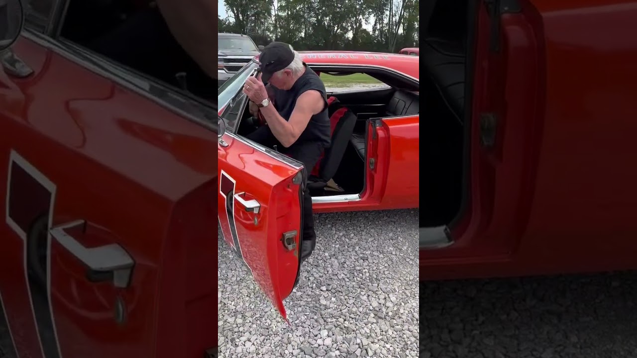 Tom Wopat as Luke Duke in the General Lee 🚗