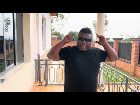 Wa mukobwa wavuze ko abanyarwanda bose banuka yahuye n'uruva gusenya.