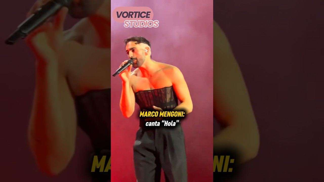 Marco Mengoni canta 'Hola' al suo primo concerto estivo 🎤