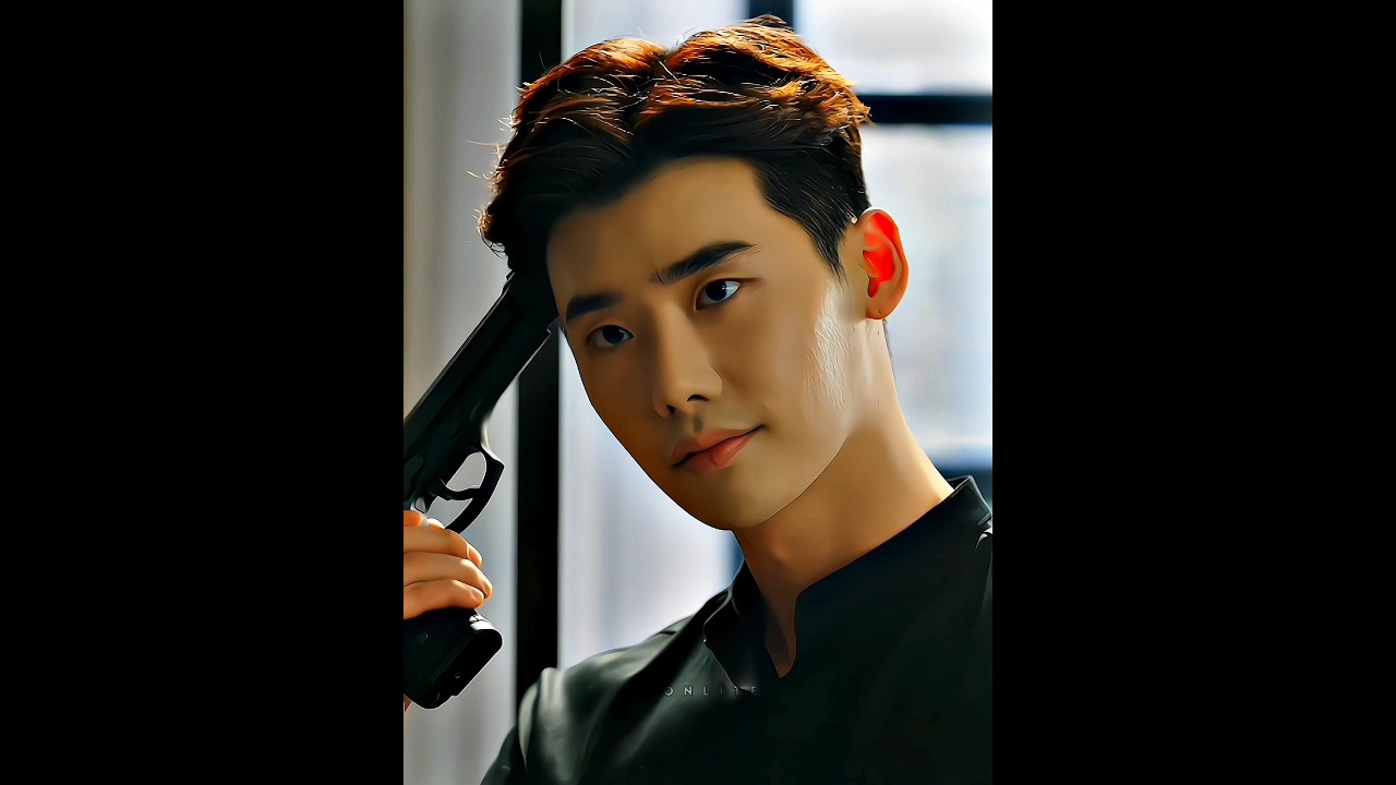 The Bullet Passed Through the Girl | W Two Worlds #shorts #kdrama #leejongsuk #hanhyojoo