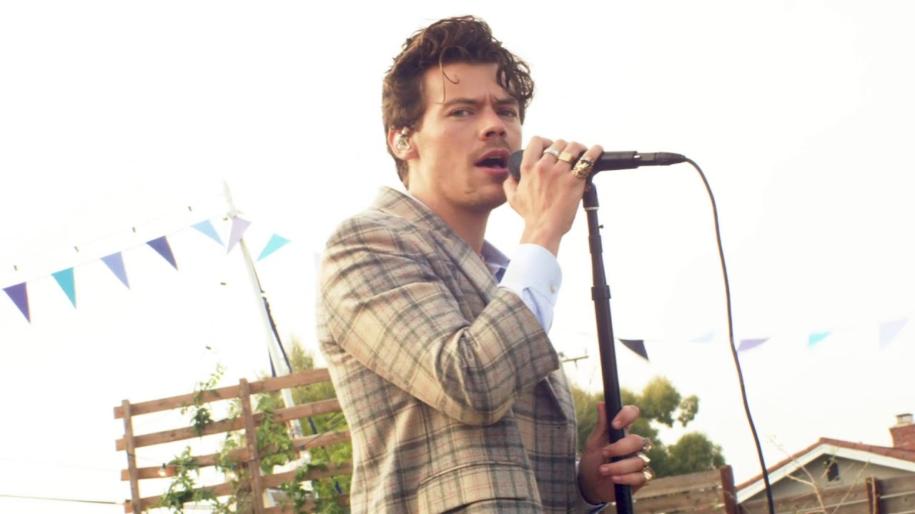 Harry Styles Performs 'Watermelon Sugar' Live at iHeartRadio Jingle Ball 2020 🍉