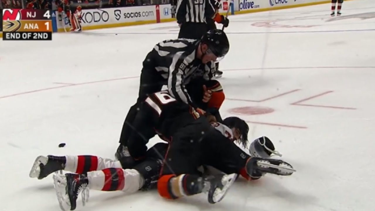 Epic End-of-Period Scrum: Anaheim Ducks vs. New Jersey Devils π