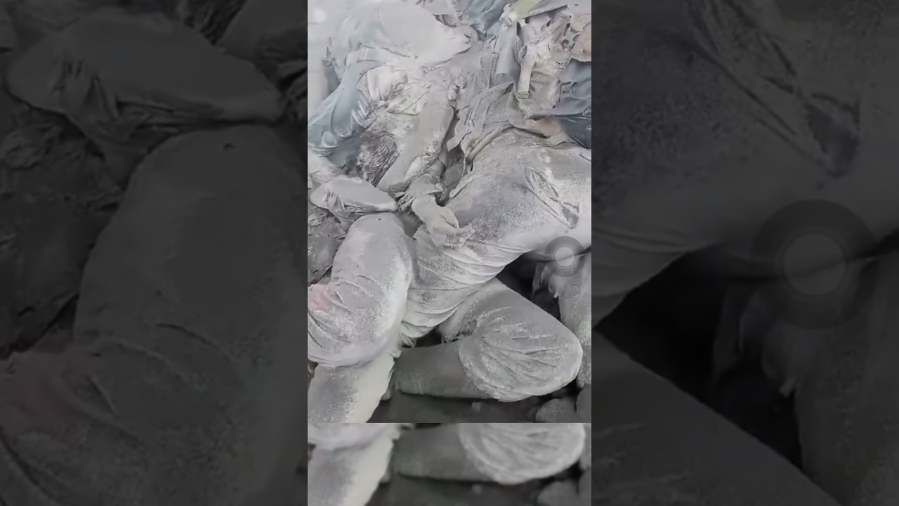 Viral Pendaki Terkesan Mesra Berpelukan di Gunung Marapi 🏞️