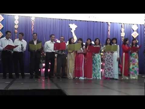 Don Xuan Hop Ca by Canh Nhan Trang at Tet 2013 🎶