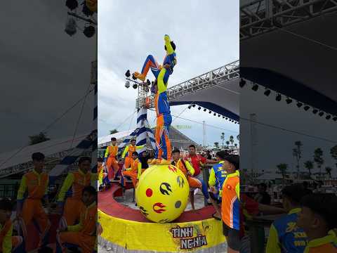 Tập múa lân sư tử cực lạ lần đầu xuất hiện ở Việt Nam #liondance #mualanhaynhat #barongsai #mualan