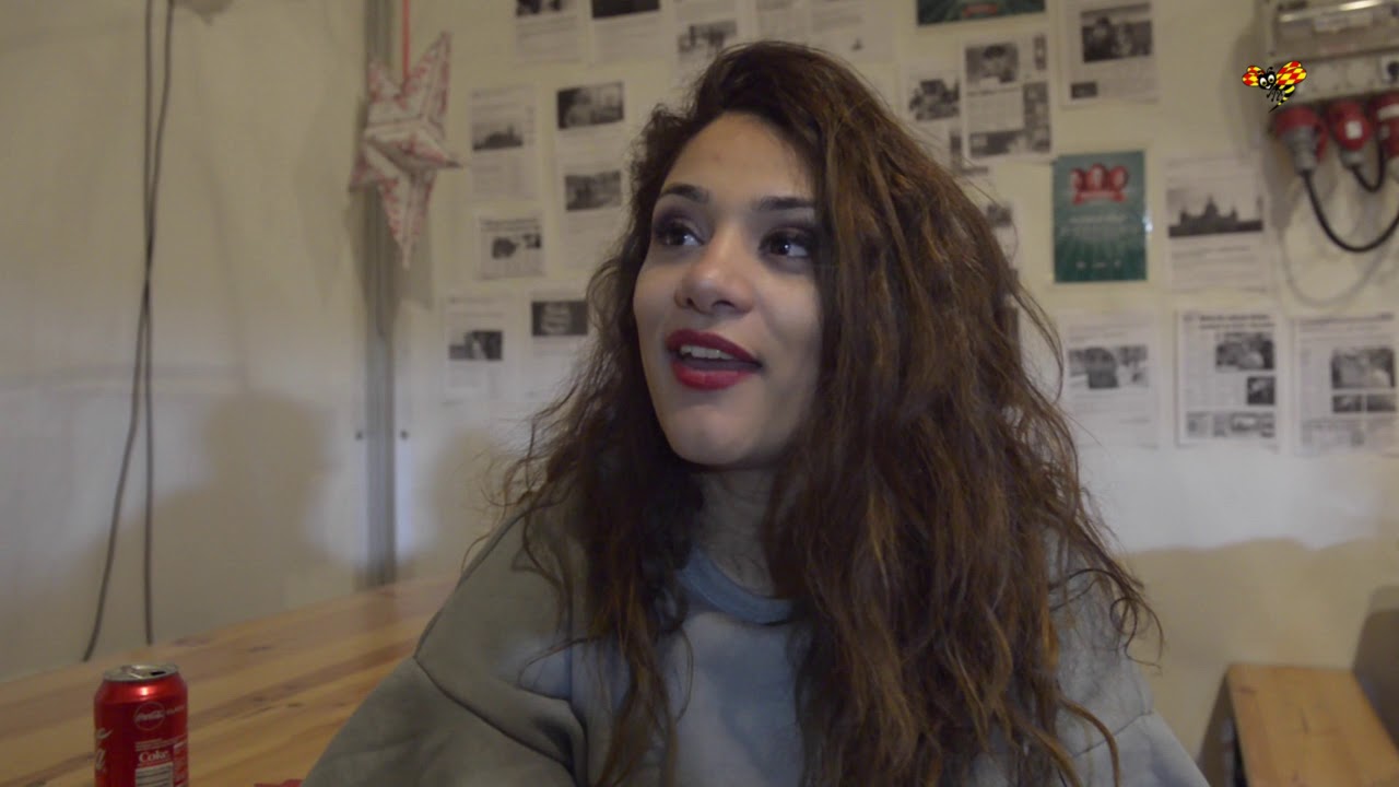 Farah Abadi från Musikhjälpen delar sina erfarenheter från buren 🎙️