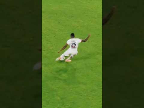 Nuno Mendes marque un coup franc splendide contre Lille