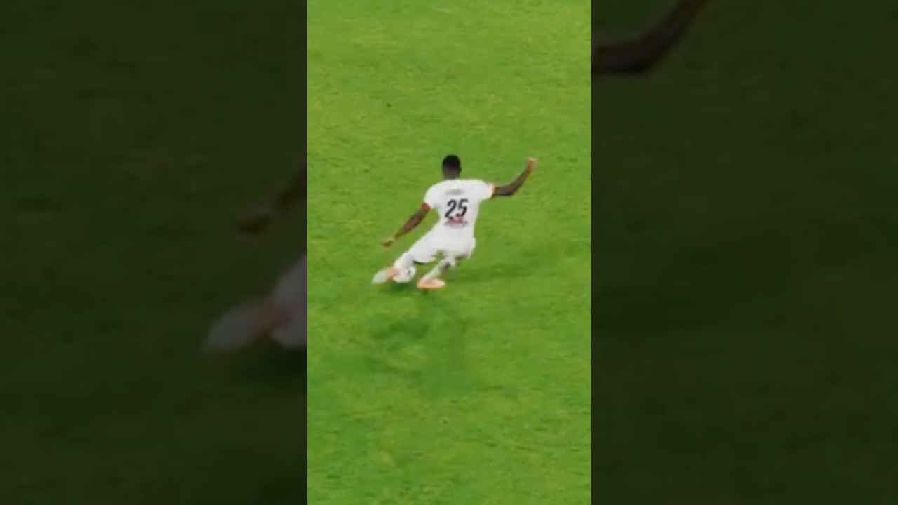 Nuno Mendes Scorers a Stunning Free Kick Against Lille ⚽