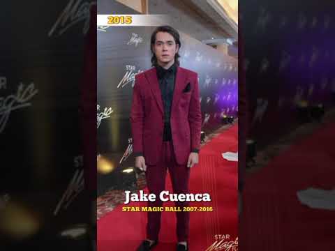 Jake Cuenca is definitely no stranger when it comes to strutting with style in carpet looks! 🙌🏻😌