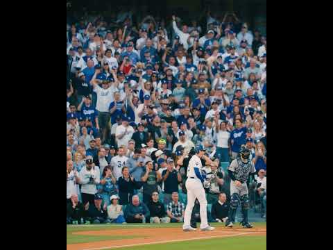 A hero's welcome for Freddie Freeman after his #WorldSeries Game 1 walk-off! 👏